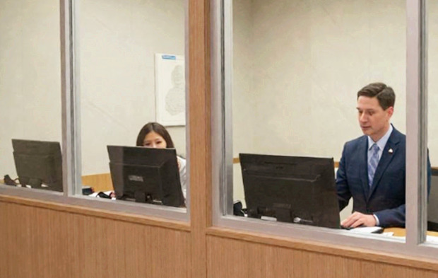 到美国生宝宝，英语是硬性门槛吗
